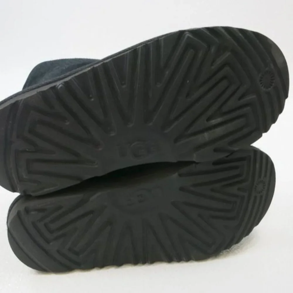 UGG Australia Neumal II Insulated Warm Winter Boots Kids Footwear Shoes sz 4
